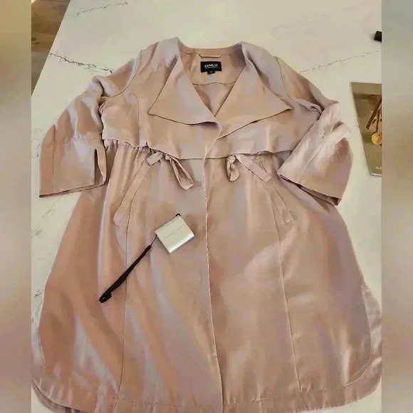 Pink coat - Picture 10 of 11